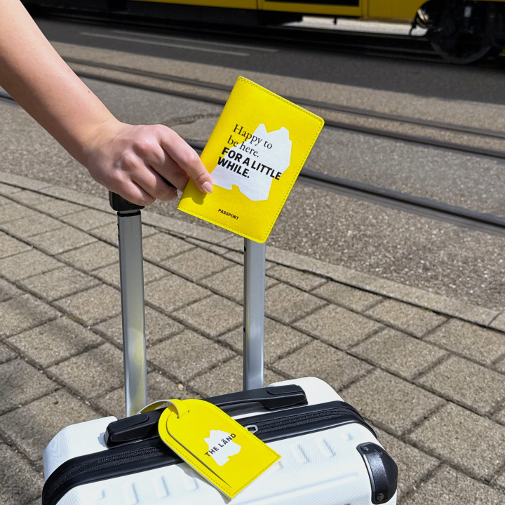 THE LÄND TRAVELLER-SET - Reisepasshülle und Koffertag